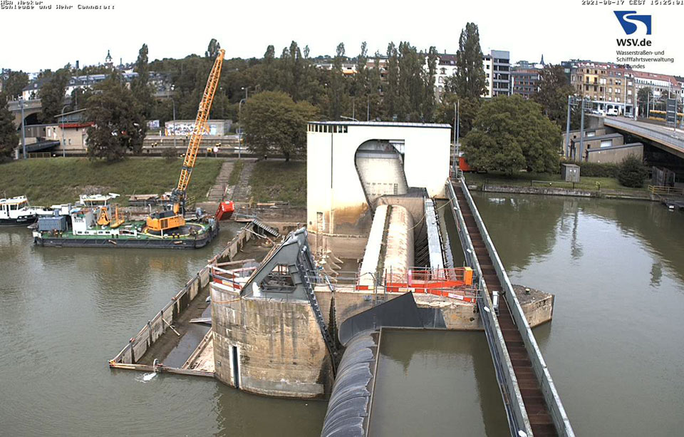 Research site at the Neckar river weir in Bad Cannstatt for the Para Sites project documenting human and ecological interactions